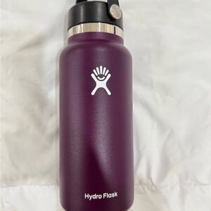 Hydro Flask Plum Water Bottle 32 oz